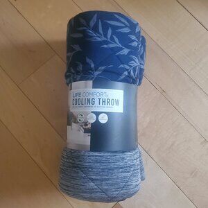Life Comfort Cooling Throw, Navy, NWT